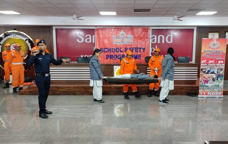 एनडीआरएफ ने संत अतुलानंद स्कूल के छात्रों को आपदा प्रबंधन का प्रशिक्षण दिया