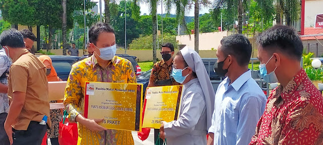 Jerry Sambuaga Serahkan 1000 Paket Bantuan Natal Nasional 2021 di Ambon.lelemuku.com.jpg