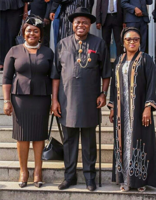 Gov diri and two wives