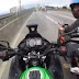 VÍDEO: Motociclista ameaça vítima e rouba veículo após perseguição gravada