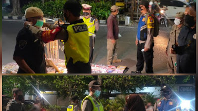Polsek Tandes Gabungan Tiga Pilar Ops Yustisi Masker  Malam Hari di Manukan Tama Tandes Surabaya