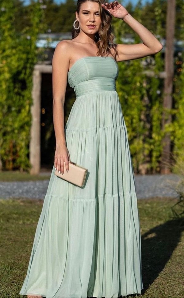 vestido longo verde menta para madrinha de casamento ao ar livre