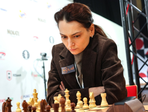 Alexandra Kosteniuk a fait preuve de confiance et de stabilité dans ses parties le premier jour du rapide - Photo © Mark Livshitz pour la FIDE