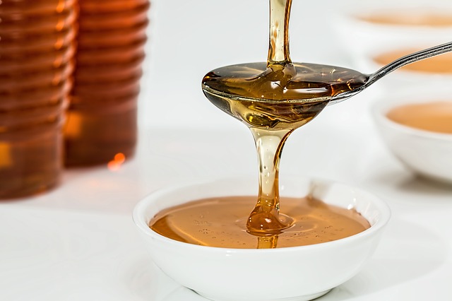 العسل مجموعة متنوعة من الفيتامينات والمعادن الضرورية