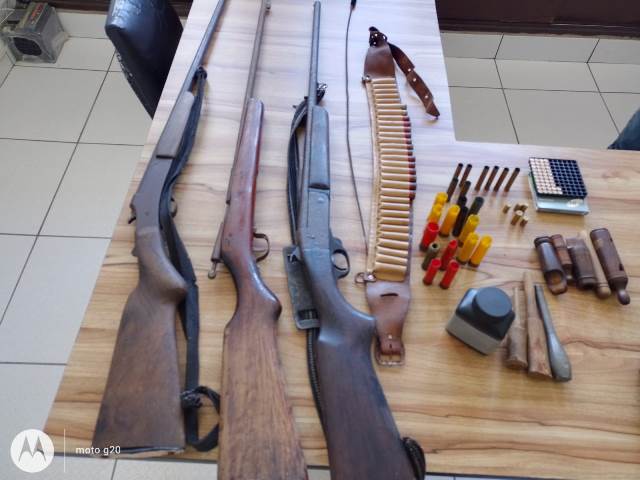 Policia Militar flagra posse ilegal de arma de fogo em Juquiá