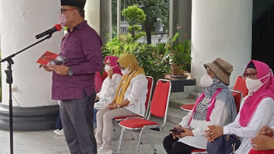 Limi Mokodompit Lepas Perserta Milad Badan Kontak Majelis Taklim di Kantor Gubernur Sulut