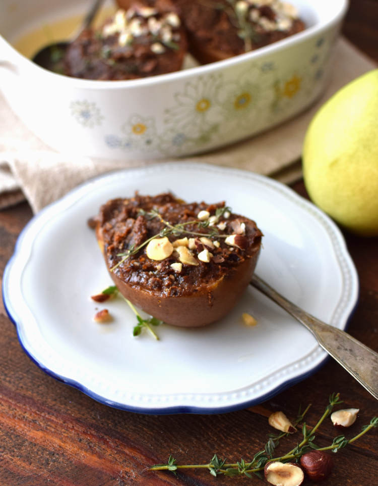 Peras con queso, nueces y miel al horno