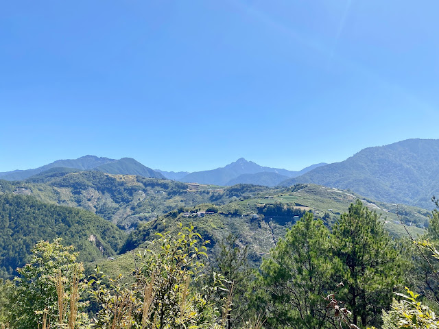 往馬武霸山--看中央尖山