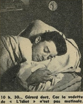 Gérard Philipe chez lui en 1947 : endormi