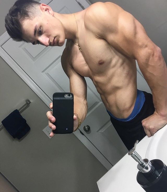 hot-shirtless-fit-straight-baited-boy-selfie