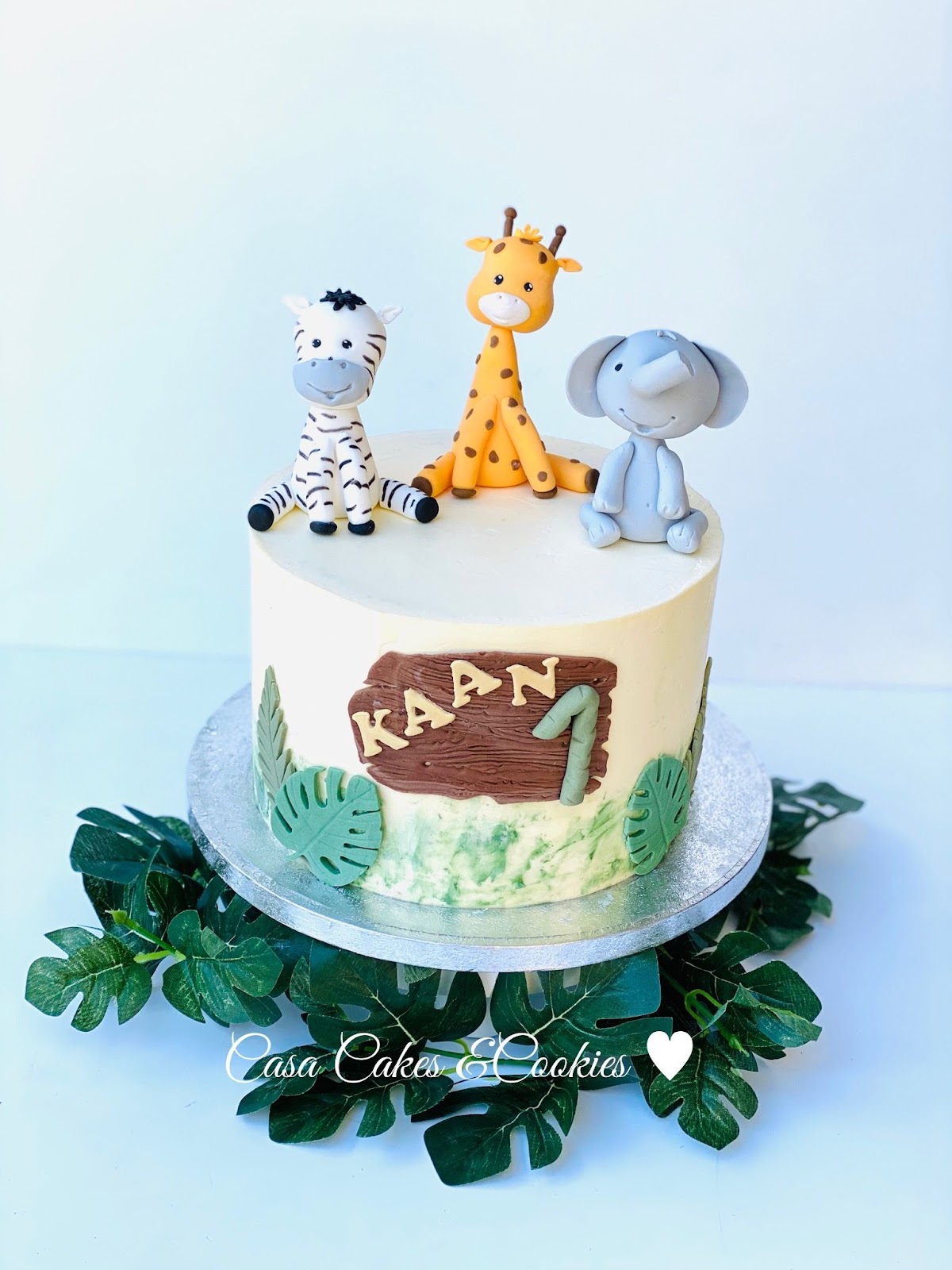 simple jungle birthday cake