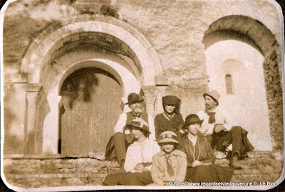 photo ancienne : un dimanche à la campagne vers 1890