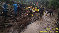 Mitigasi Longsoran, Satgas Sektor 22 Sub 02 Rapihkan di Anak Sungai Cidurian Taman Makam Pahlawan