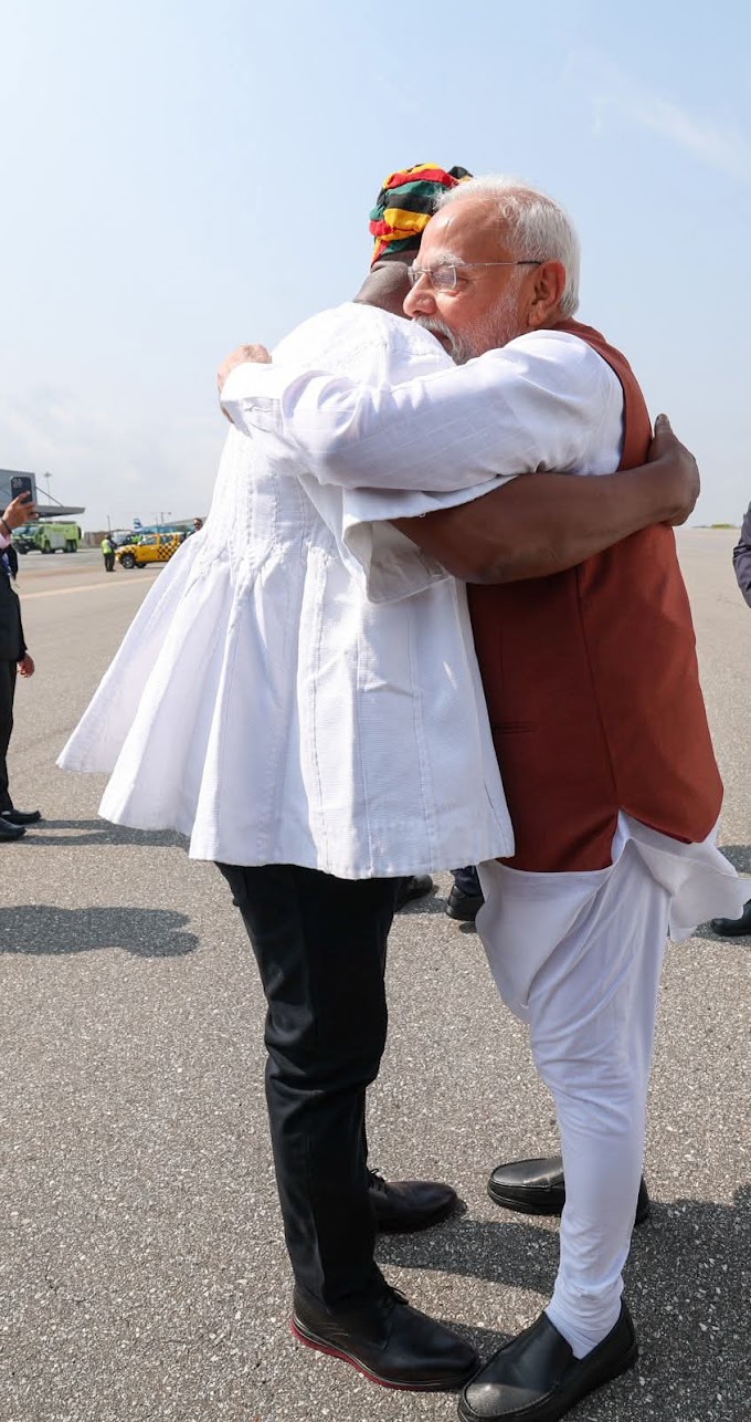 गुजराती परिवेश में घाना के राष्ट्रपति जॉन ड्रामानी महामा ने भारत के प्रधानमंत्री का स्वागत किया GHANA PRESIDENT MAHAMA GREETS PRIME MINISTER MODI IN GUJRATI ATIRE 