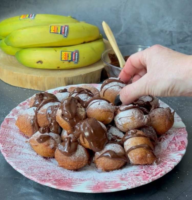 Buñuelos de plátano con chocolate