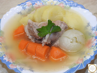 Supa de porc reteta mancare de casa cu carne legume taitei retete supe dietetice,