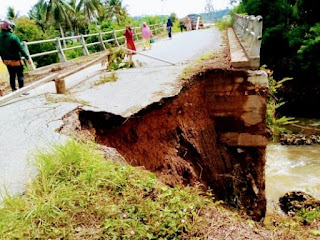 Oprit Jembatan Mooyong Jebol