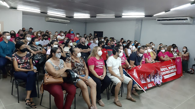 Professores ocupam as dependências da Câmara de Iguatu