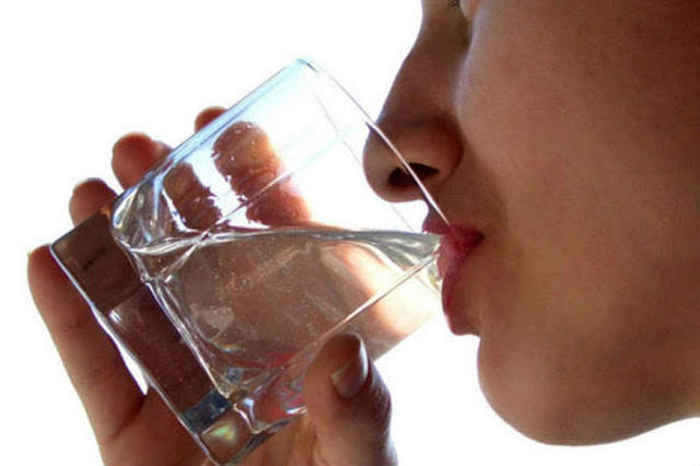आयुर्वेदिक उपचार बार-बार पानी पीने की आदत को न करें नज़रअंदाज़, सेहत पर हो सकता है बड़ा खतरा