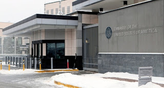 Низка країн евакуювали з Києва посольства та  персонал місій