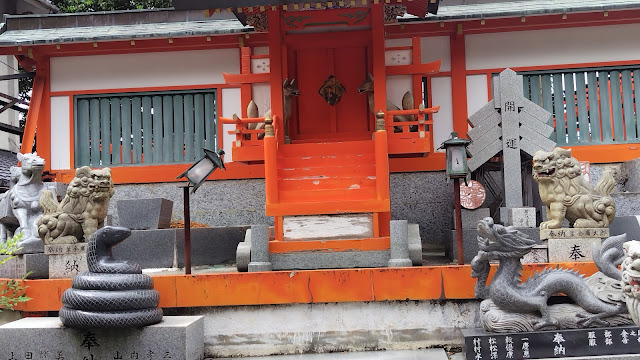 伏見稲荷大社 神社 京都 八霊社 十二支像