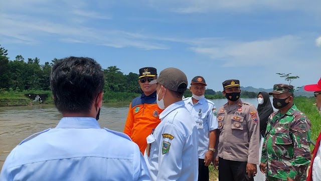 Tinjau Jembatan Putus di Puring Bupati Arif Koordinasi BNPB untuk  Perbaikan