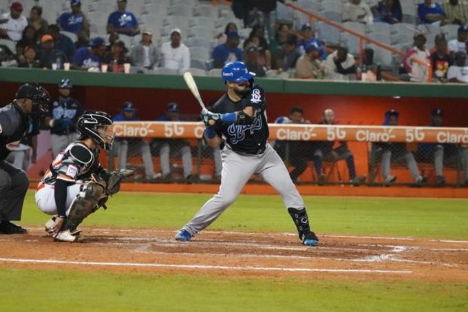 Lorenzo Quintana batea doblete que decide la victoria del Licey 2-0 frente a los Toros