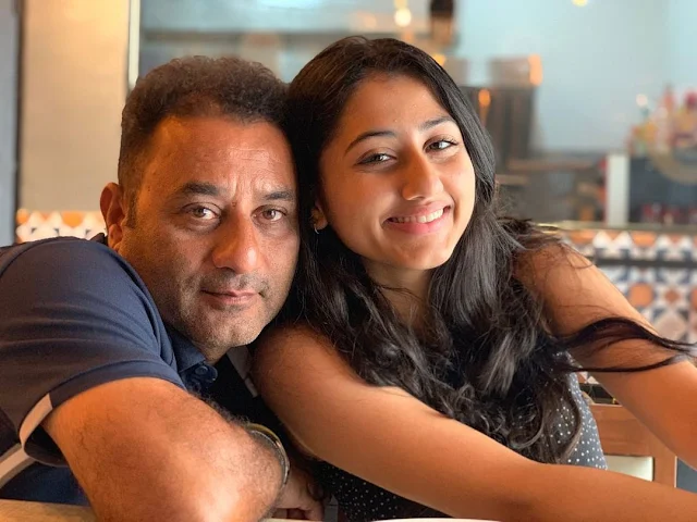 Mazel Vyas with her father