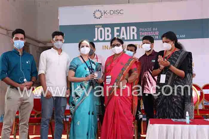 News, Kerala, Thrissur, Top-Headlines, Students, Mask, Engineers, Malappuram, Natives, COVID-19, Develop, Loudspeaker, Engineering students develop loudspeaker that attaches to mask.