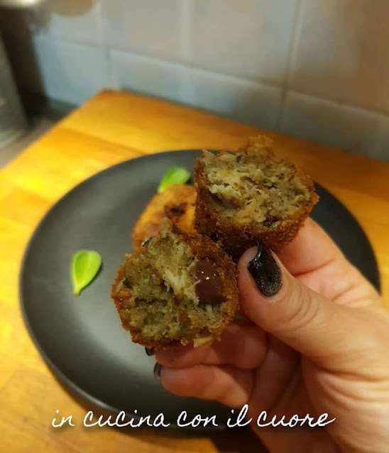 Croquetas de atún con aceitunas y tomates secos