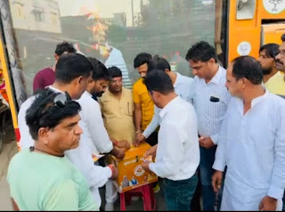 भाजपा रथ, सुझाव आपका संकल्प हमारा में सैकड़ों लोगों ने सुझाव पत्रक भर पेटी में डालें।