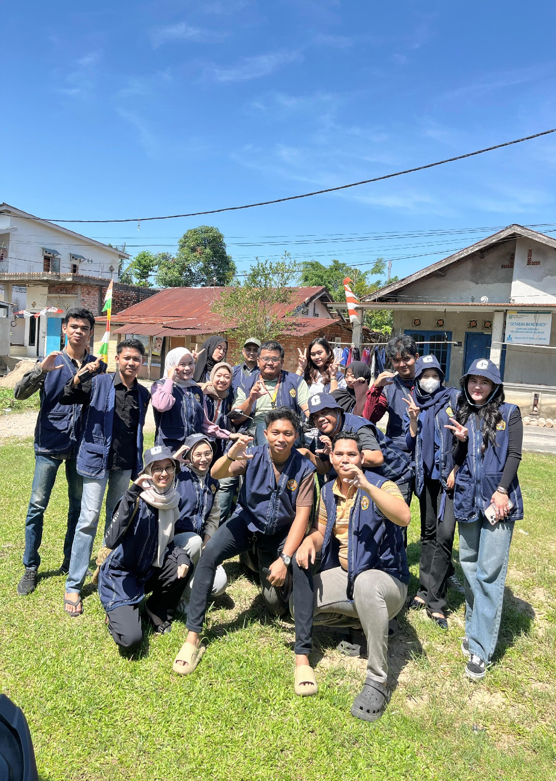 Kelompok 8 KKNT STISIPOL Candradimuka XXIX Tahun 2025 Dukung Pelestarian Kampung Gerabah di Sungai Selincah