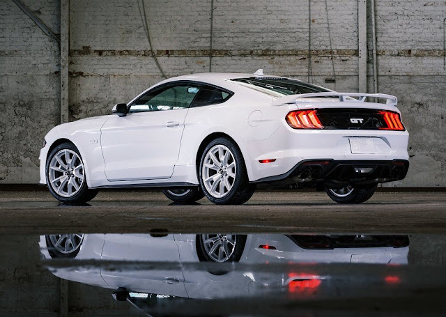 2022 Ford Mustang Ice White Edition