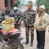 नेपाल से बाइक पर लाद कर ला रहे शराब के बोतलों को एसएसबी ने किया जब्त