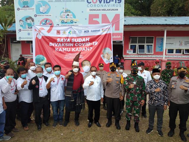 Danrem 022/PT  Dampingi Wakil Menteri Desa, Pembangunan Daerah Tertinggal dan Transmigrasi Republik Indonesia (PDTT)  Tinjau sentra vaksin di Kab.Simalungun.
