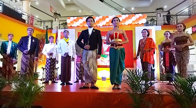 Fashion show busana adat Mangkunegaran