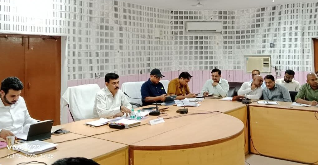 Education:डीएम ने त्रिस्तरीय पंचायत चुनाव-2026 की तैयारियों के सम्बंध में हुई बैठक