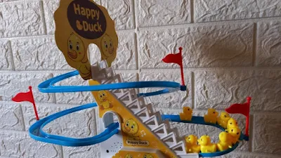 Hore dapat hadiah Mainan Happy Duck dari Ibu