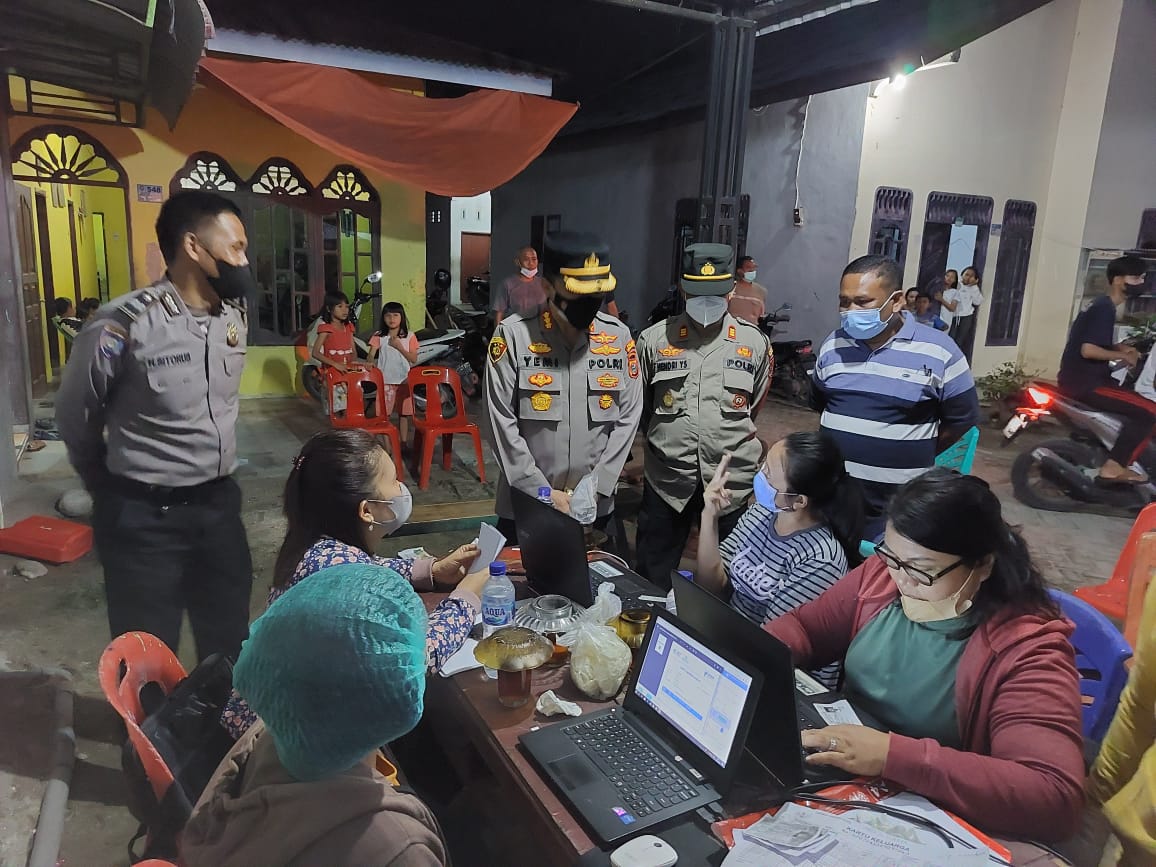 Kapolresta Deli Serdang Tinjau Pelaksanaan Vaksinasi Malam Hari