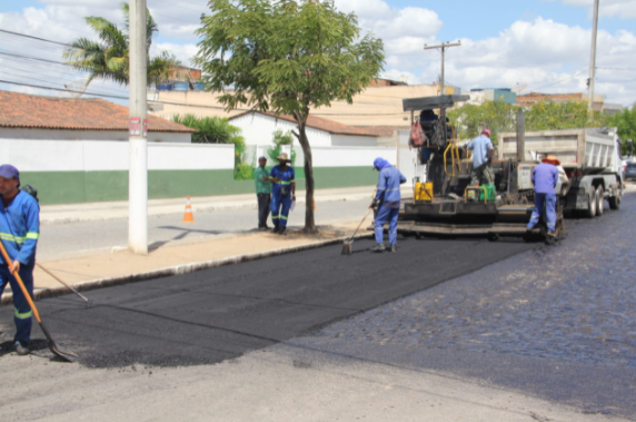 BELO JARDIM INICIA OBRAS DE PAVIMENTAÇÃO ASFÁLTICA CONTEMPLANDO PRINCIPAIS RUAS DE CINCO BAIRROS