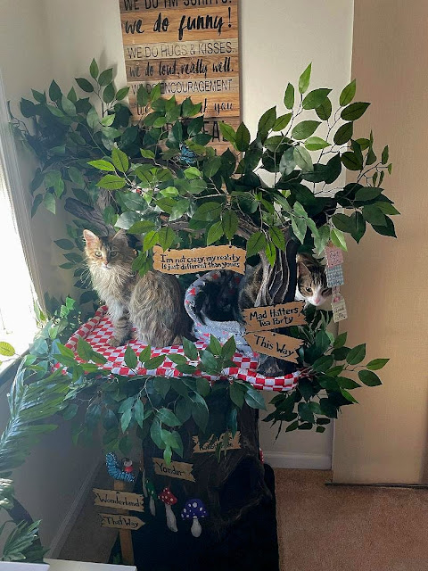 Alice in Wonderland Pet Tree