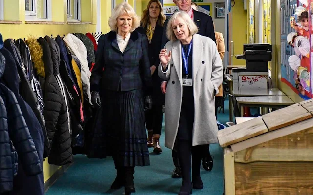 The Duchess wore a green and blue tartan coat, that had a velvet lining around the sleeves and the cuffs