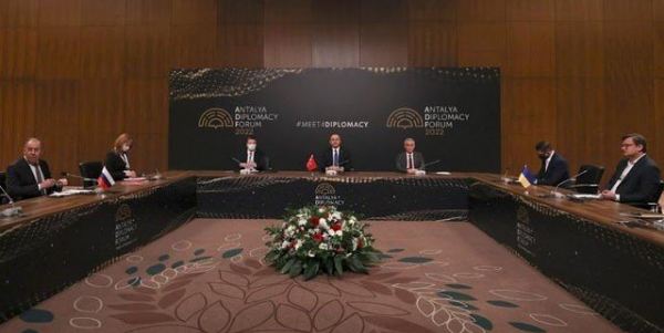انقرہ: روس اور یوکرین کے وزراء خارجہ کے درمیان پہلی مرتبہ اعلیٰ سطح کے مذاکرات جمعرات کو ترکی میں شروع ہوگئے۔