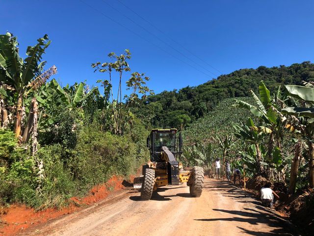 Estrada dos Moraes em Miracatu passa por obras de recuperação