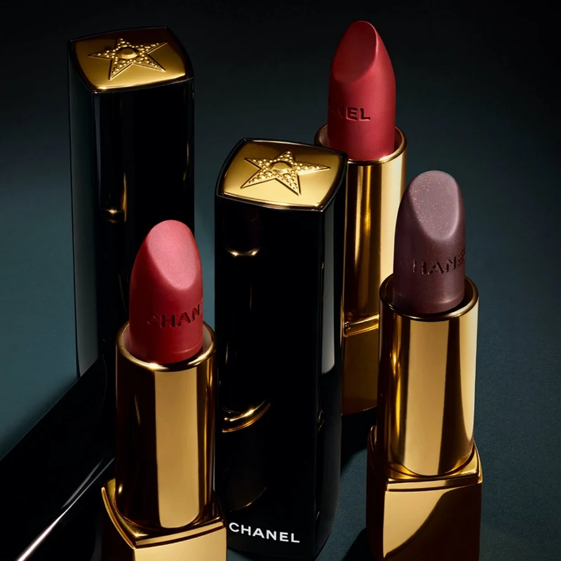 A 5-pointed star decorates the case of Chanel’s Rouge Allure la Comète Lipstick.