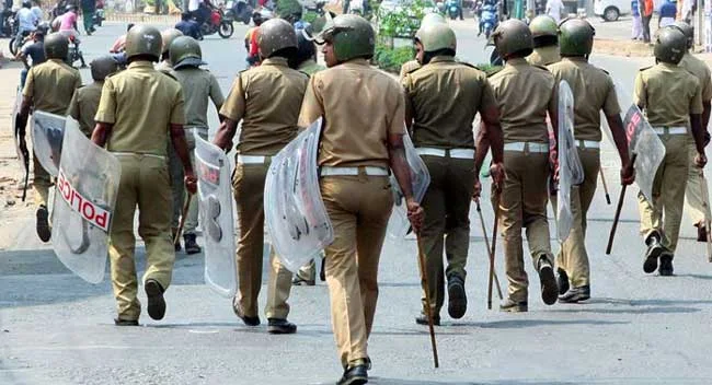സം​സ്ഥാ​ന​ത്ത് സം​ഘ​ർ​ഷ സാ​ധ്യ​ത​യെ​ന്ന് മു​ന്ന​റി​യി​പ്പ്; പോ​ലീ​സി​ന് ജാ​ഗ്ര​താ നി​ർ​ദേ​ശം | Warns of potential conflict in the state; Vigilance order to the police