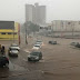 Ruas ficam alagadas durante chuva intensa em Porto Velho