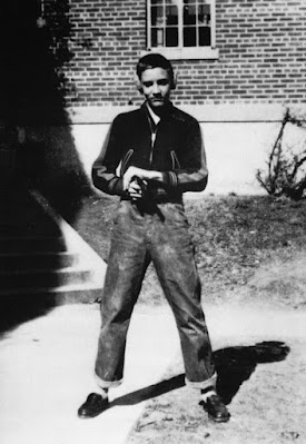 Biografía (1935-1955) Capítulo 4: "Elvis y sus padres viven en los barrios pobres de Memphis"