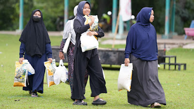 Jelang Akhir Ramadan 2024, SIG Gelar Pasar Murah dan Salurkan 6.000 Paket Sembako di Area Operasi