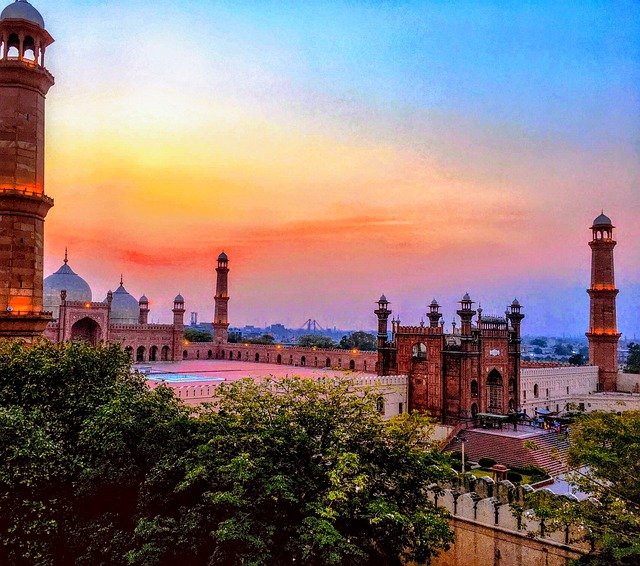 Badshahi Mosque - Places to Visit Lahore